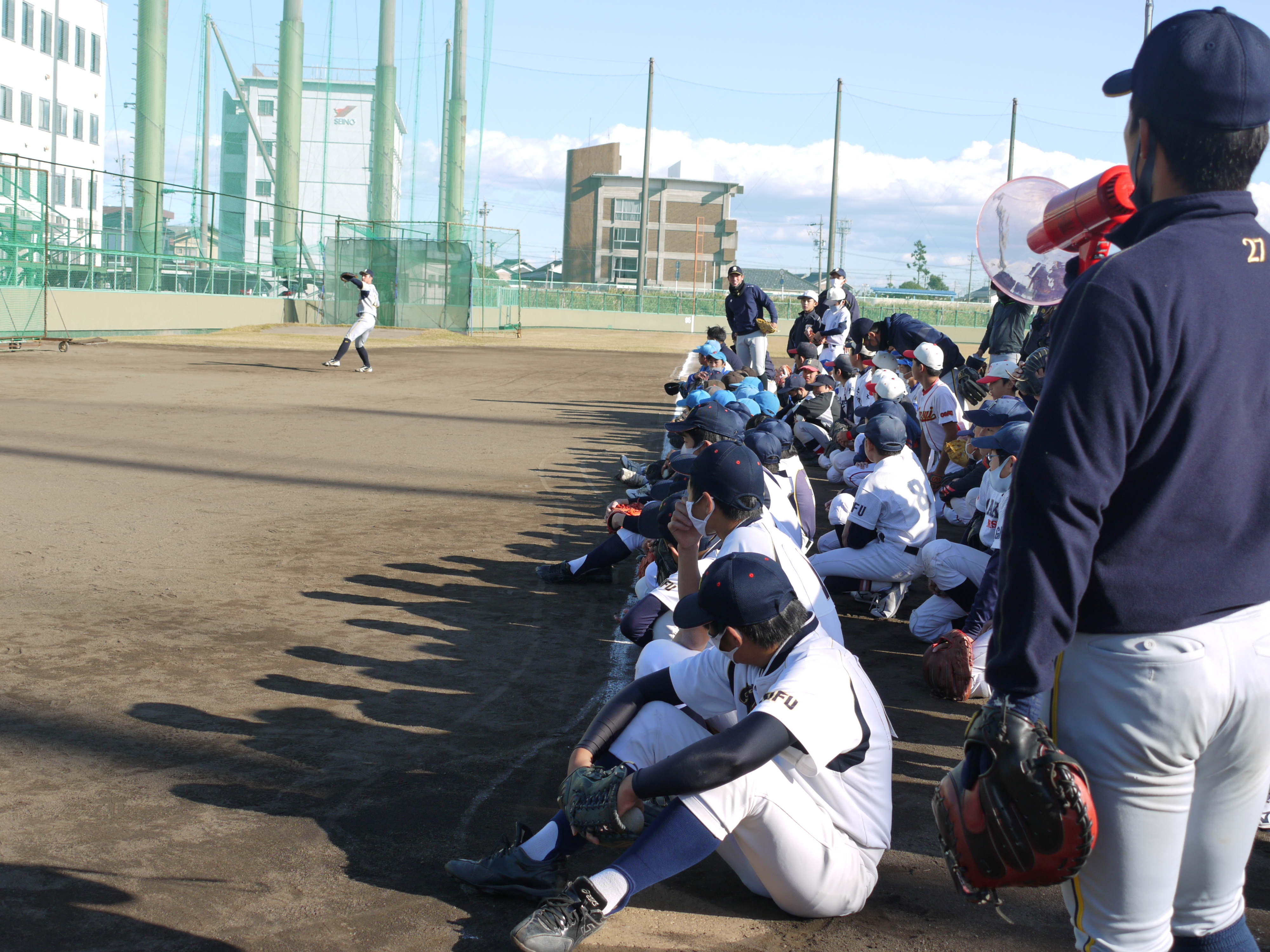 西濃運輸野球部が野球教室を開催